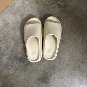 Size 10 - adidas Yeezy Slide “Bone” ✓Great Condition & Ships Today✓